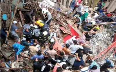 डोंगरी में  केसरबाई इमारत ढही, 40 से अधिक लोग मलबे में फंसे