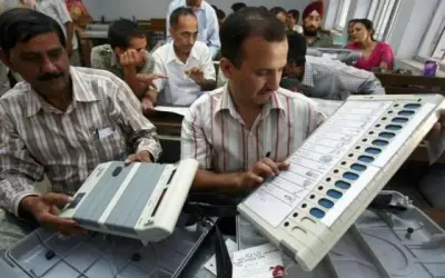 गर्मी से बिगड़ा ईवीएम मशीन का मूड