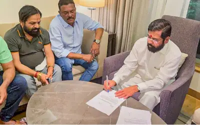 एकनाथ शिंदे को चुना गया शिवसेना बागी गुट का नेता