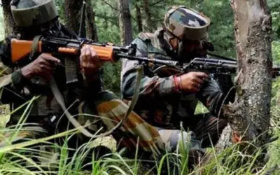 सुरक्षा बलों और आतंकवादियों के बीच जम्मू-कश्मीर में मुठभेड़