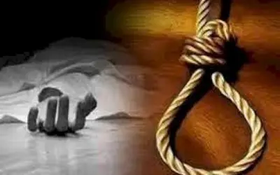 पत्नी की हत्या के बाद शख्स ने फांसी लगाकर आत्महत्या की