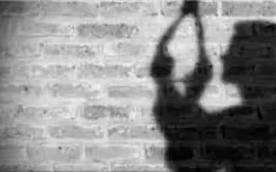 पिता ने बेटा-बेटी को फांसी पर लटकाने के बाद खुद भी जान दी