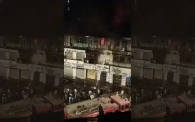 मुंबई के अग्रीपाड़ा की एक बिल्डिंग में लगी आग