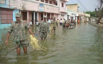 बारिश से बचाने में महाराष्ट्र, कर्नाटक और गोवा में सेना के तीनों अंग जुटे