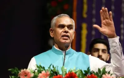 गुजरात के राज्यपाल ने हिंदुओं को कहा एक नंबर का ढोंगी
