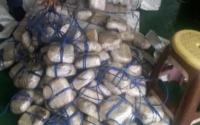 गुजरात में दो कंटेनर्स से तीन हजार किलो हेरोइन जब्त