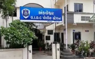 प्यार में बाधा बनने वाले बेटे की हत्या में महिला के साथ प्रेमी गिरफ्तार