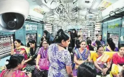 मध्य रेलवे की लोकल ट्रेनों में लगाए जाएंगे सीसीटीवी कैमरे और टॉक बैक सिस्टम