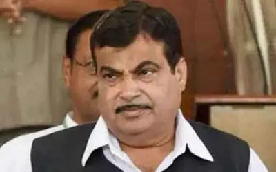 गडकरी को फ्लाइट से अचानक उतरना पड़ा