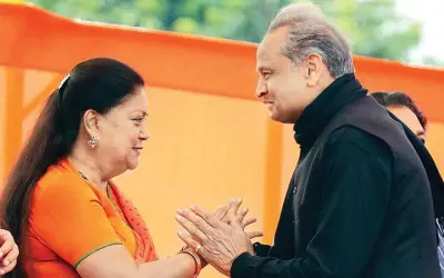 गहलोत के समर्थन पर घिरीं वसुंधरा