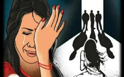महिला से गैंगरेप के बाद उसके प्राइवेट पार्ट्स में आरोपियों ने रॉड डाला