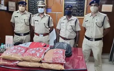 नागपुर में नई दिल्ली एक्सप्रेस से 12 किलो गांजा बरामद