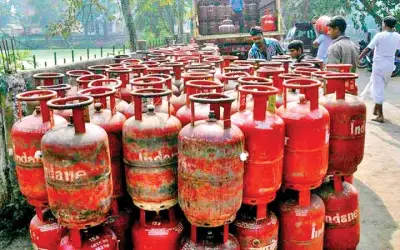 गैस सिलेंडर के बढ़ते भाव के साथ रसोई तक पहुंची महंगाई