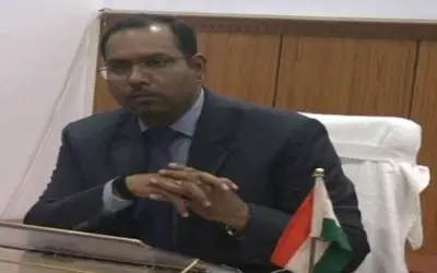 कोरोना की दोनों वैक्सीन के बाद भी जिलाधिकारी हुए संक्रमित