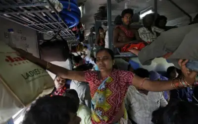 अब रेल के बिना रिजर्वेशन वाले यात्री ऑन लाइन कर सकेंगे टिकट बुकिंग