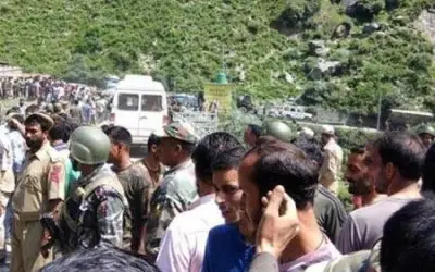 अमरनाथ जानेवाले 20 श्रद्धालु  बस दुर्घटना में घायल