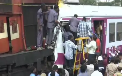 दो ट्रेनों के बीच टक्कर