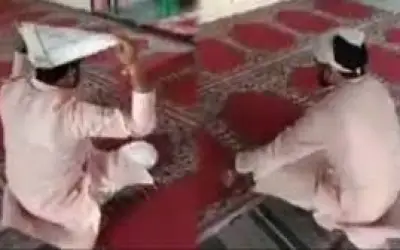 मंदिर में नमाज़ के जवाब में मस्जिदों में हनुमान चालीसा का पाठ