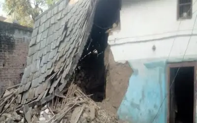 मकान गिरने से मां और बेटे की मौत