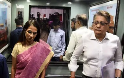 आईसीआईसीआई बैंक की पूर्व अधिकारी चंदा कोचर पति दीपक कोचर के साथ गिरफ्तार