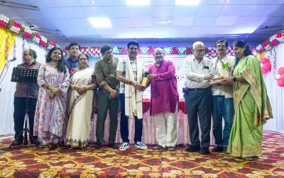 गौतम प्रतिष्ठान ने शैलेश लोढ़ा को प्रथम आलोक भट्टाचार्य साहित्य सम्मान से सम्मानित किया