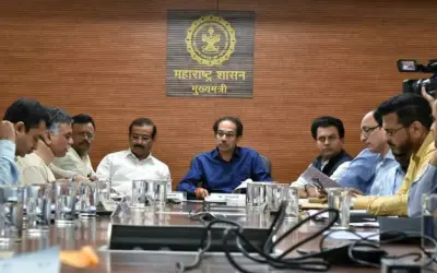 महाराष्ट्र में बढ़ा कोरोना का खतरा, कई जिलों में लगाई गई पाबंदी