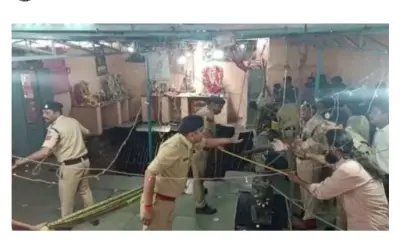 इंदौर में रामनवमी पर मंदिर में कुएं की छत धंसने से 20 से ज्यादा श्रद्धालु गिरे, 13 की मौत