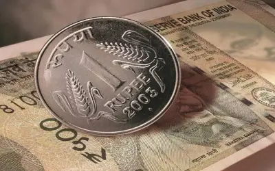 रुपया फिर हुआ 40 पैसे कमज़ोर