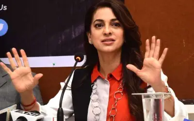 5जी नेटवर्क के खिलाफ अदालत पहुंचीं जूही चावला