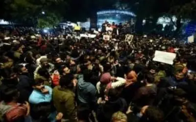 जामिया हिंसा एफआरआई में तीन छात्रों और पूर्व विधायक सहित सात लोगों के नाम