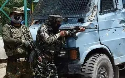 जम्मू-कश्मीर में सुरक्षाबलों और आतंकियों के बीच मुठभेड़, मोबाइल इंटरनेट सेवा सस्पेंड