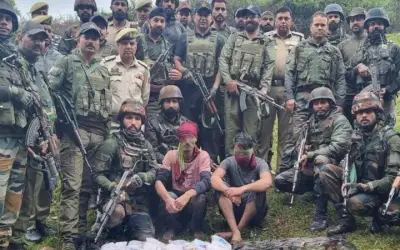हथियार, गोला-बारूद और नशीले पदार्थों के साथ कश्मीर में तीन आतंकी गिरफ्तार
