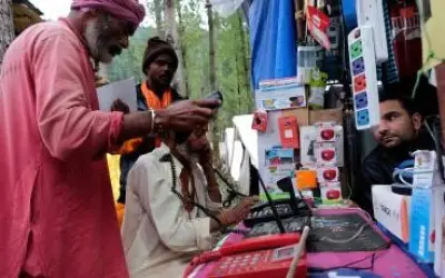 जम्मू-कश्मीर में फोन और इंटरनेट सेवा फ़िर से शुरू