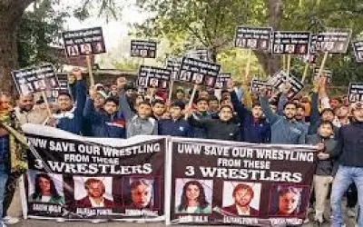 बजरंग पुनिया, साक्षी, विनेश फोगाट के खिलाफ जूनियर पहलवानों ने किया प्रदर्शन