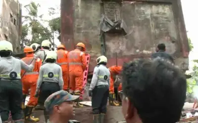 मुंबई के कुर्ला में  गिरी चार मंजिला ईमारत