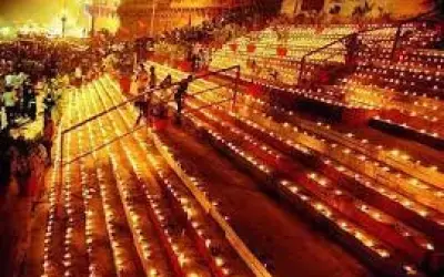 काशी में आज देव दीपावली पर लाखों दीप से रोशन होंगे घाट