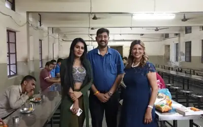 नेत्रहीनों को केसीएफ ने दिवाली पर दिया मिठाइयों का तोहफ़ा