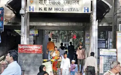 मुंबई के केईएम अस्पताल के आठ स्टाफ कोरोना की चपेट में