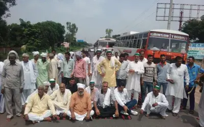 गन्ना किसानों का अनिश्चितकालीन धरना, हाईवे किया जाम