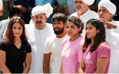 मुजफ्फरनगर में पहलवानों के समर्थन में किसानों का हल्ला बोल
