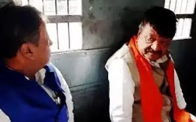 बीजेपी नेता कैलाश विजयवर्गीय कोलकाता में रैली निकालने पर गिरफ़्तार