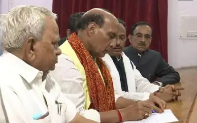 राजनाथ सिंह ने भरा लखनऊ से नामांकन