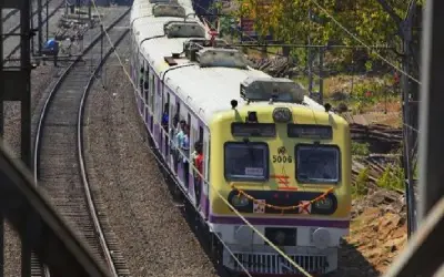 मुंबई की लोकल ट्रेनों में नहीं थम रही अपराधी घटनाएं, महिला के गले से चैन छीनने वाला 12 घंटे के भीतर गिरफ्तार