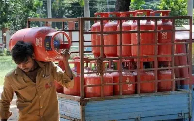 नए साल में सस्ता हुआ कमर्शियल एलपीजी सिलेंडर