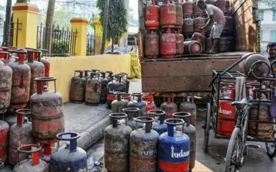 आज से बदले घरेलू और कमर्शियल गैस सिलेंडर की कीमतों में बदलाव