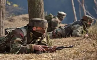 पुलवामा के दालीपुरा इलाके में 3 आतंकी ढेर, एक जवान शहीद