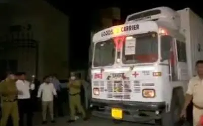 देश के अनेक हिस्सों के लिए निकली पुणे से कोरोना वैक्सीन