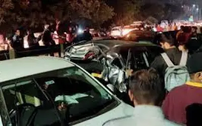बेकाबू ट्रक की वजह से पुणे में टकराईं 48 गाड़ियां