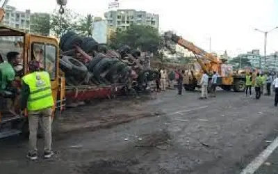भीषण सड़क हादसे में पुणे: बेंगलुरु-मुंबई राजमार्ग पर दो की मौत