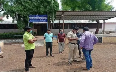 स्कूल में कॉकटेल डिनर करनेवाले चार गिरफ्तार